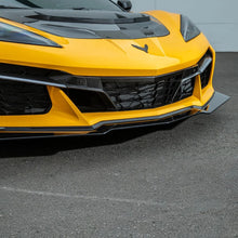 Load image into Gallery viewer, Carbon Fiber Front Grille Tow Cover Kit For Widebody C8 Corvette
